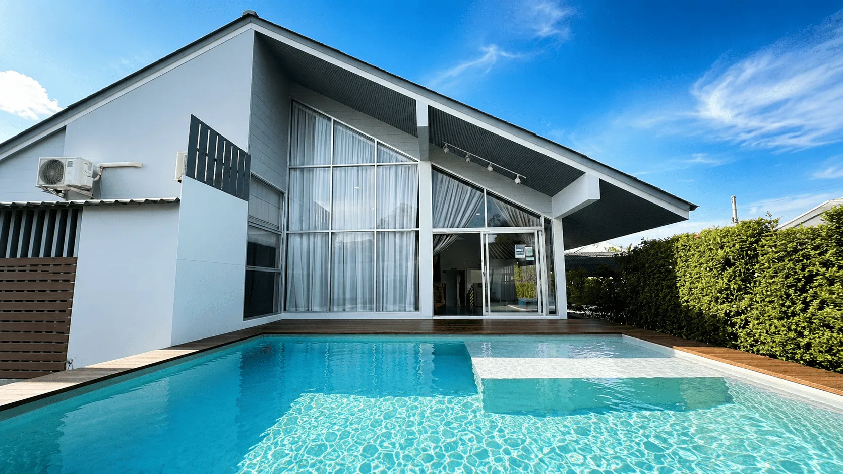 Njoy Pool Villa hero desktop